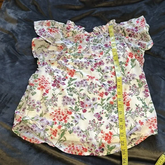 Floral Top - Picture 8 of 10